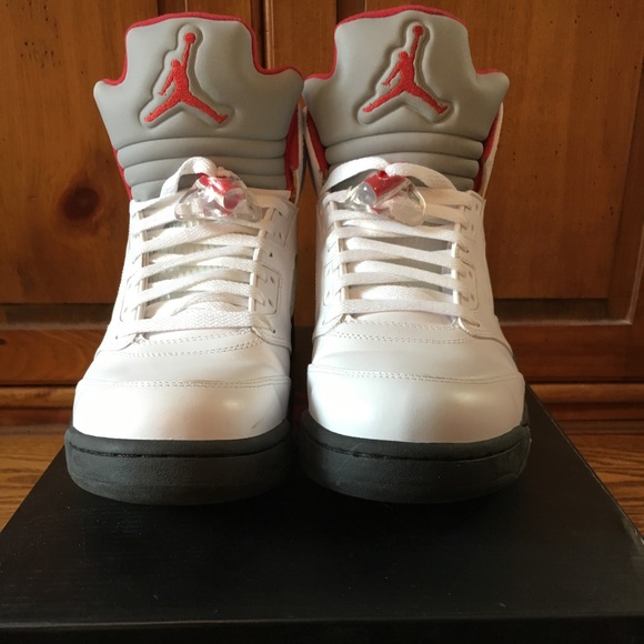 Jordan 5 Retro Fire Red (2013) Size 11 - Picture 2 of 5